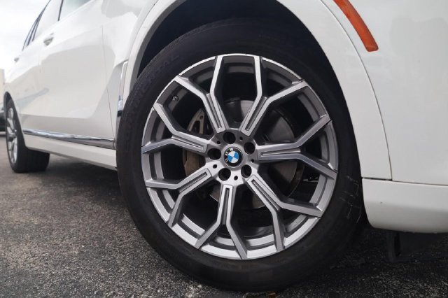 Used 2021 BMW X7 xDrive40i AWD/4WD image 2