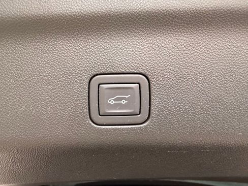 Used 2024 GMC Yukon SLT w/ SLT Premium Package AWD/4WD image 10