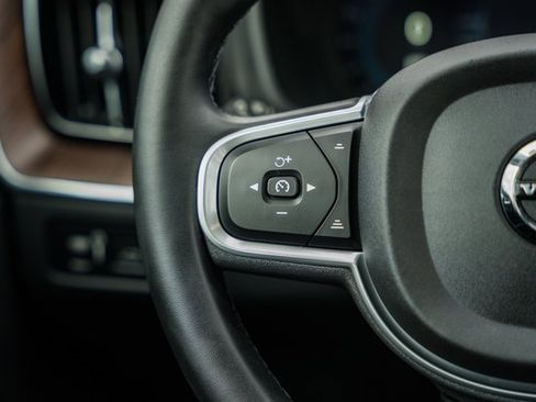 Certified 2022 Volvo XC60 T8 Inscription Expression w/ Advanced Package image 27