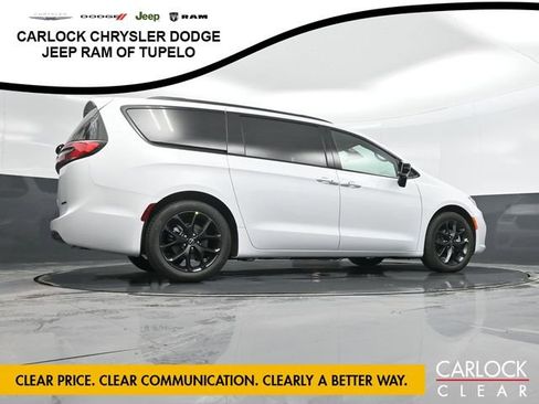 New 2026 Chrysler Pacifica Limited w/ Uconnect Theater Family Group image 65