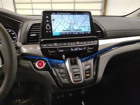 New 2026 Honda Odyssey Touring image 7