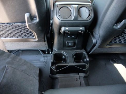 New 2025 Jeep Gladiator Rubicon w/ Convenience Group image 25