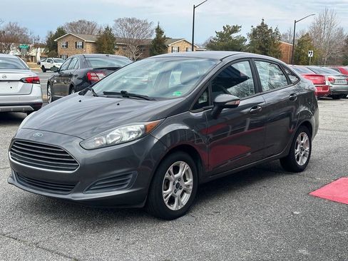 Used 2015 Ford Fiesta SE image 8