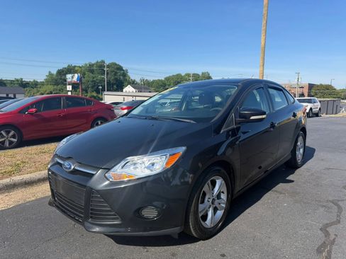 Used 2013 Ford Focus SE FWD image 3