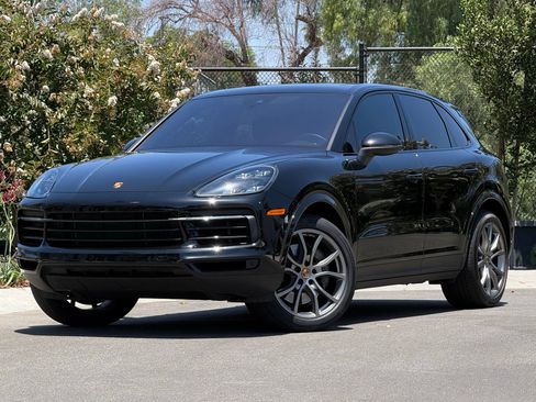 Certified 2023 Porsche Cayenne S AWD/4WD image 1