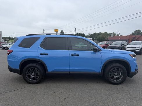Used 2025 Honda Pilot TrailSport image 2