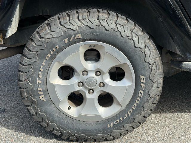 Used 2015 Jeep Wrangler Unlimited Sahara AWD/4WD image 11