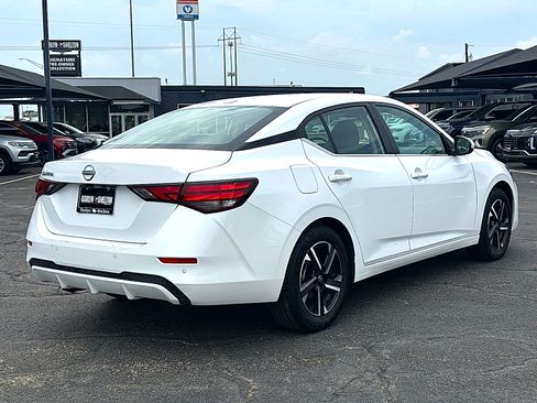 Used 2025 Nissan Sentra SV FWD image 8