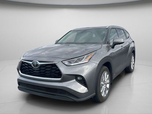 Used 2025 Toyota Highlander Limited image 9