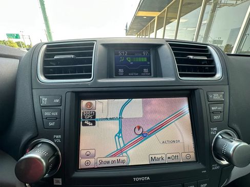 Used 2012 Toyota Highlander Limited w/ Tow Pkg FWD image 21