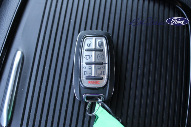 Used 2025 Chrysler Pacifica Limited FWD image 26