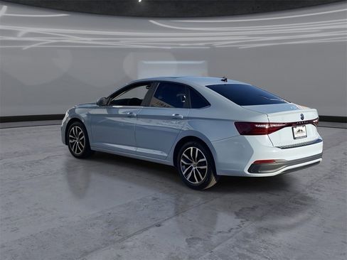 New 2025 Volkswagen Jetta SE image 4