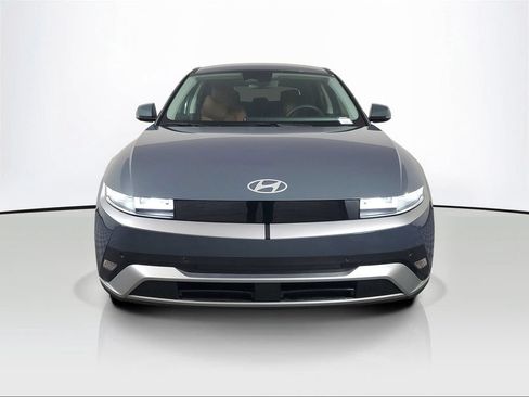 Used 2025 Hyundai Ioniq 5 SE RWD image 2