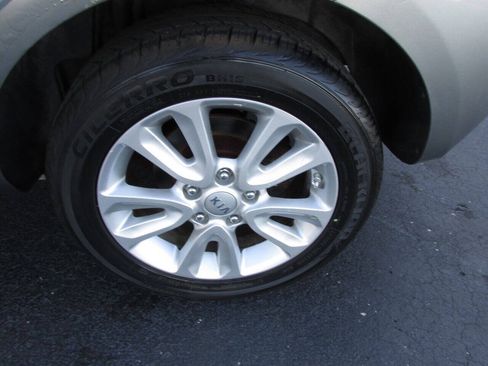Used 2013 Kia Soul + w/ Audio Pkg FWD image 43