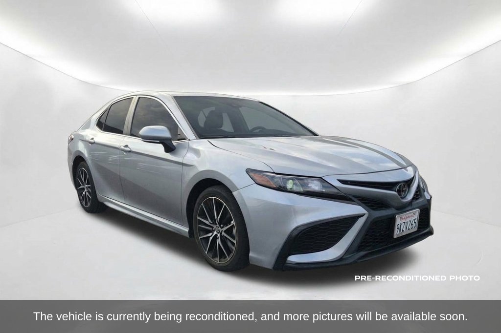 Used 2024 Toyota Camry SE FWD image 3