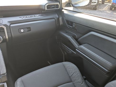 Used 2024 Toyota Tacoma SR image 18