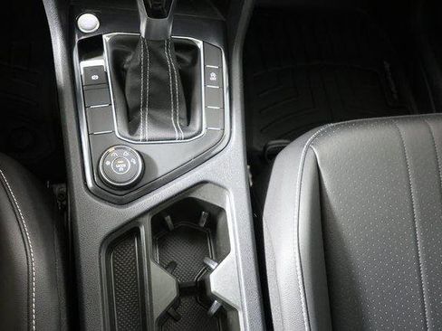Used 2022 Volkswagen Tiguan SE image 18