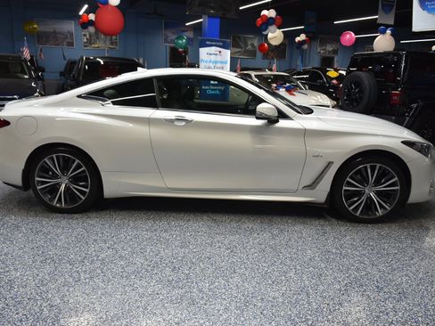 Used 2017 INFINITI Q60 2.0t image 2