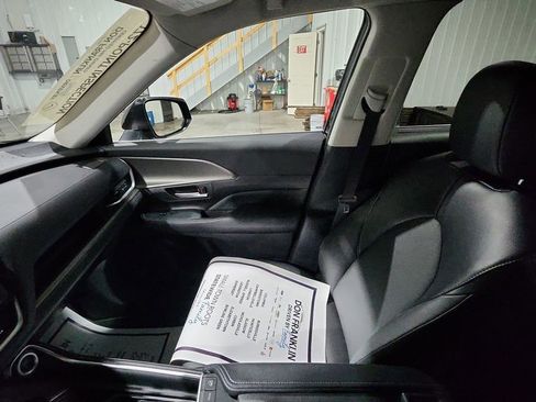 Used 2024 Toyota Grand Highlander XLE image 11
