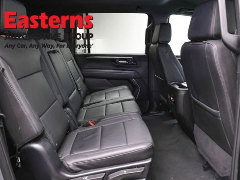 Used 2025 Chevrolet Suburban Z71 image 24