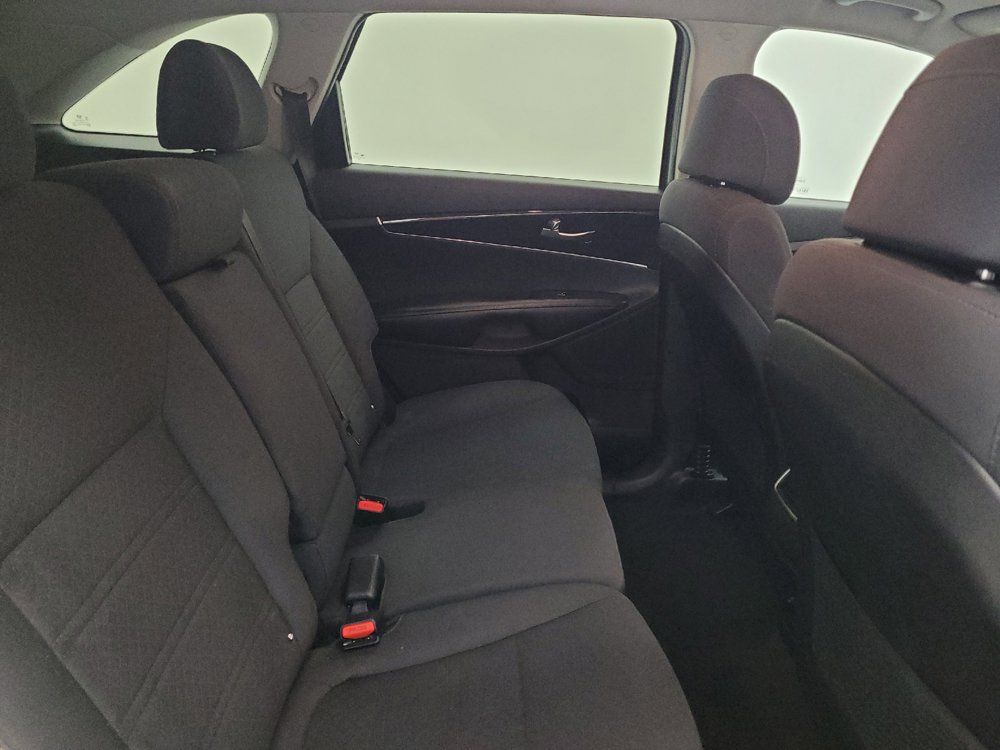 Used 2017 Kia Sorento AWD image 19