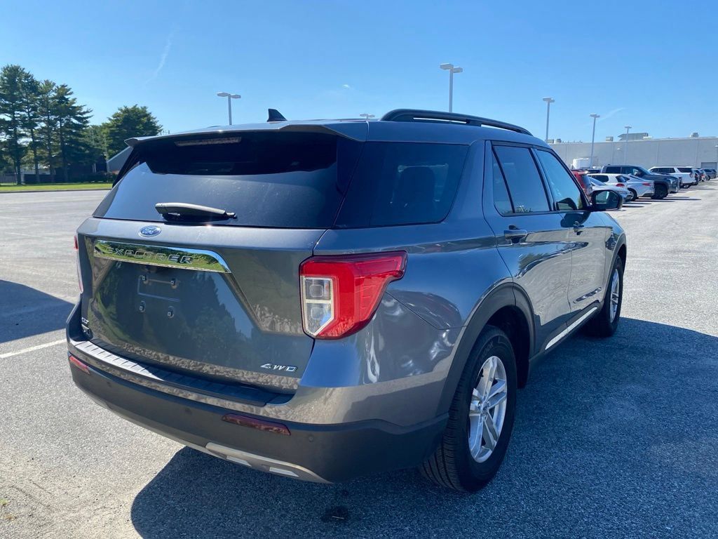 Used 2022 Ford Explorer XLT w/ Equipment Group 202A AWD/4WD image 7