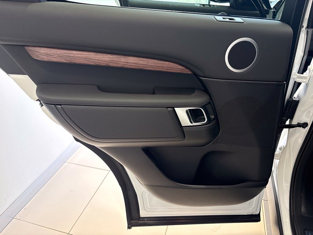 New 2026 Land Rover Discovery S AWD/4WD image 16