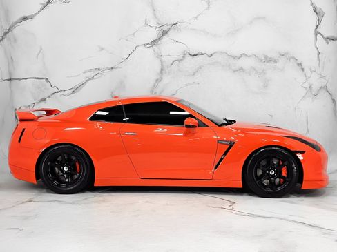 Used 2010 Nissan GT-R Premium AWD/4WD image 17