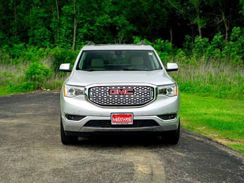 Used 2019 GMC Acadia Denali w/ Technology Package AWD/4WD image 4