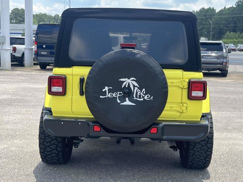 Used 2022 Jeep Wrangler Unlimited Sahara w/ Cold Weather Group AWD/4WD image 4