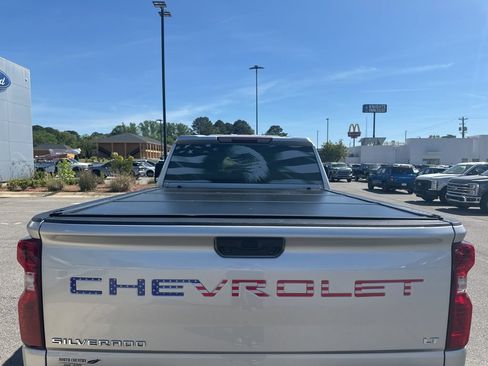Used 2021 Chevrolet Silverado 2500 LT w/ Convenience Package AWD/4WD image 9