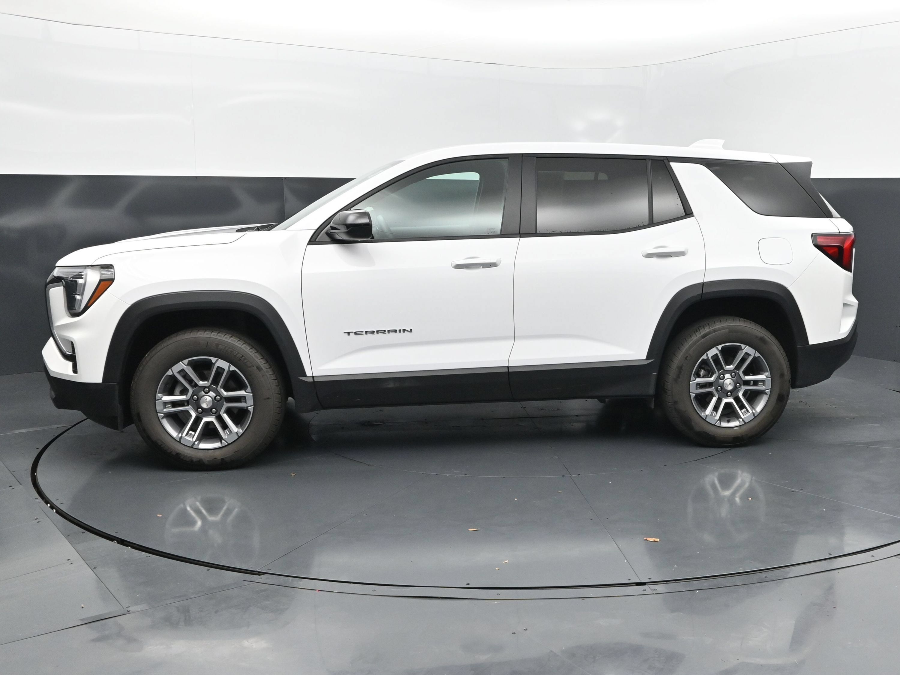 Used 2026 GMC Terrain Elevation FWD image 2