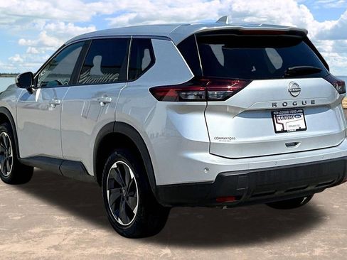 Used 2025 Nissan Rogue SV FWD image 5