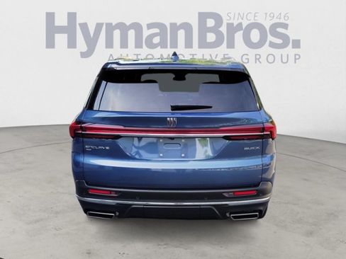 Used 2025 Buick Enclave Preferred AWD/4WD image 4