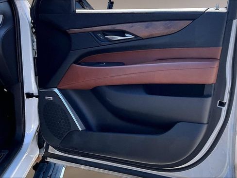 Used 2019 Cadillac Escalade Premium Luxury AWD/4WD image 19