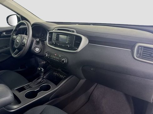 Used 2017 Kia Sorento FWD image 29