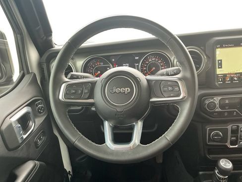 Used 2023 Jeep Gladiator Overland w/ Trailer Tow Package AWD/4WD image 18