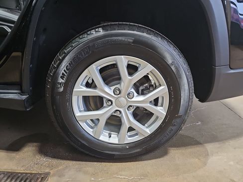 Used 2023 Jeep Grand Cherokee L Limited image 35