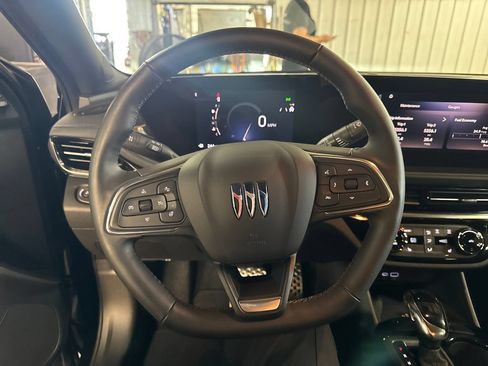 Used 2024 Buick Envista Sport Touring w/ Convenience I Package FWD image 20