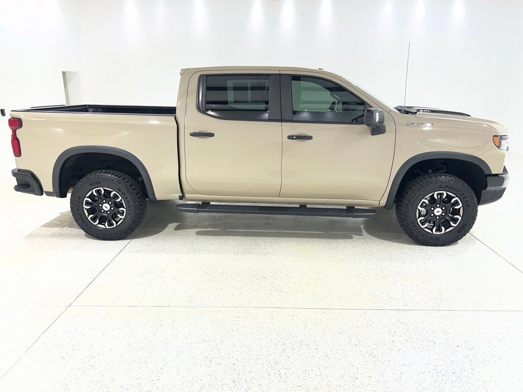 Used 2023 Chevrolet Silverado 1500 ZR2 AWD/4WD image 6