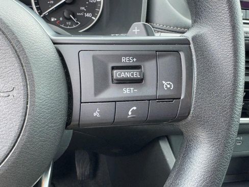 Used 2024 Nissan Rogue S AWD/4WD image 19