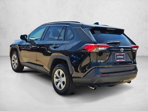 Used 2021 Toyota RAV4 LE image 8