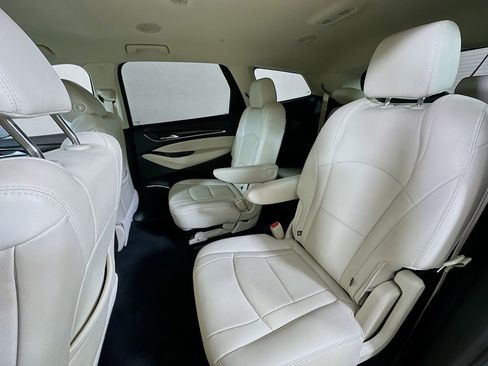 Used 2023 Buick Enclave Essence image 15