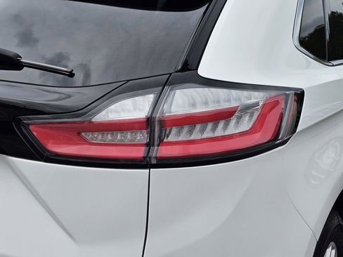 Used 2023 Ford Edge SEL image 9