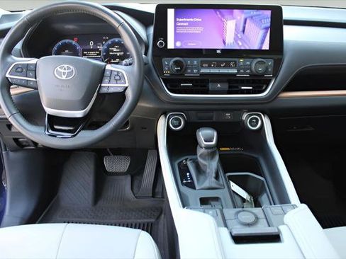 Certified 2024 Toyota Grand Highlander AWD image 9