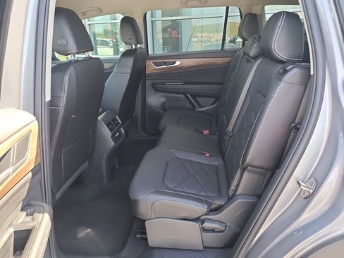 Used 2024 Volkswagen Atlas SE image 16