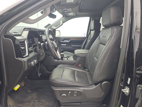 Used 2025 GMC Sierra 1500 Denali w/ Denali Reserve Package AWD/4WD image 3
