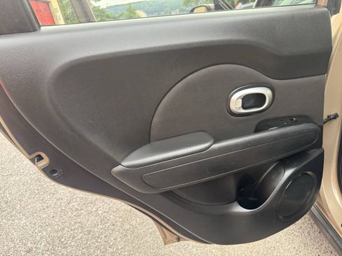 Used 2014 Kia Soul FWD image 14