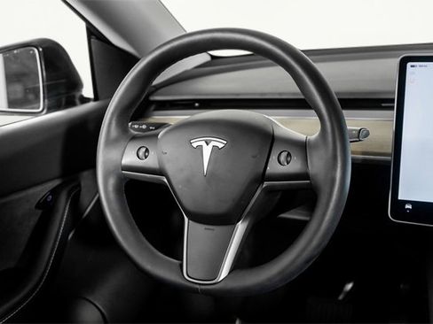 Used 2022 Tesla Model Y Long Range image 51