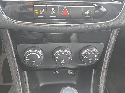 Used 2011 Chrysler 200 S image 16